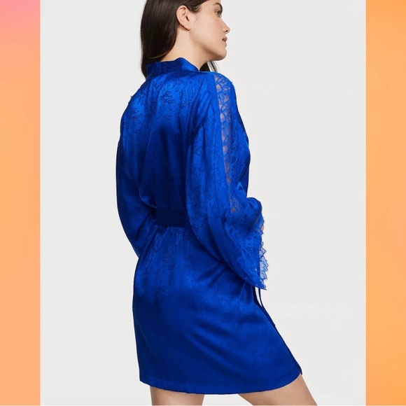 Victoria’s Secret satin robe - Picture 2 of 8